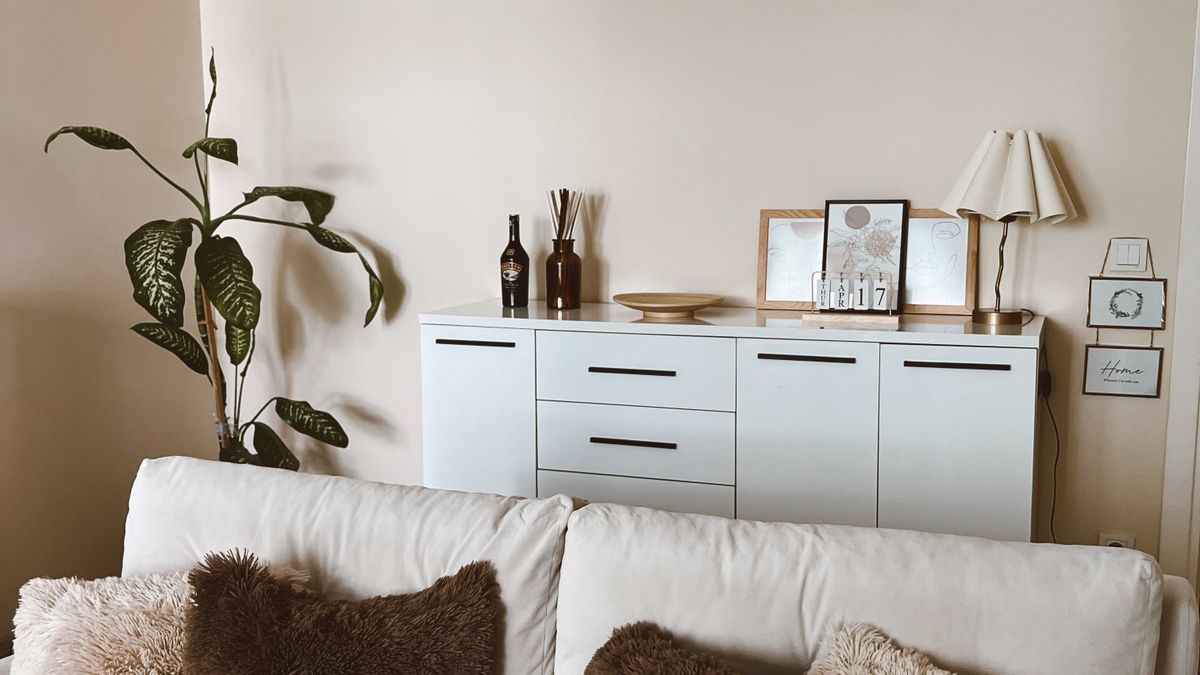 Seasonal Styling Ideas for a Neutral Living Room